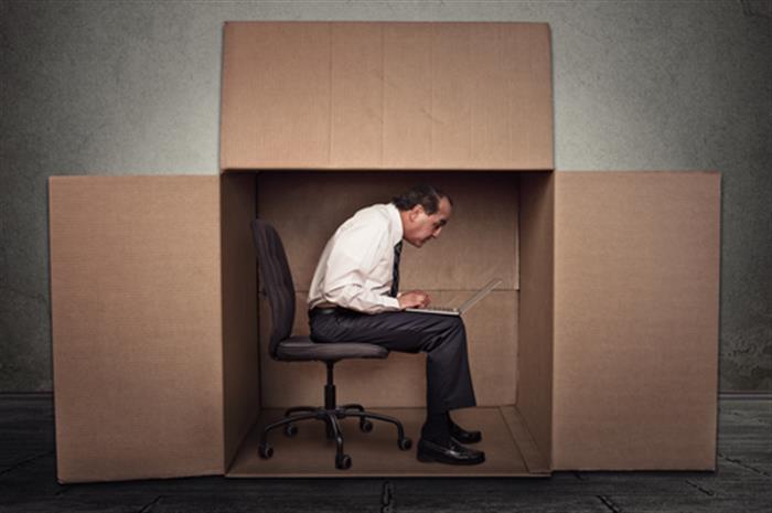 introverts-vs.-extroverts-how-to-keep-all-staff-happy