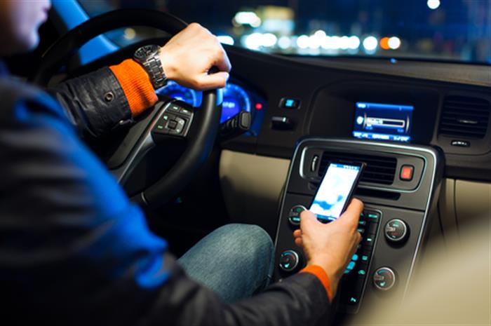3-ways-the-insurance-industry-can-kick-distracted-driving-to-the-curb